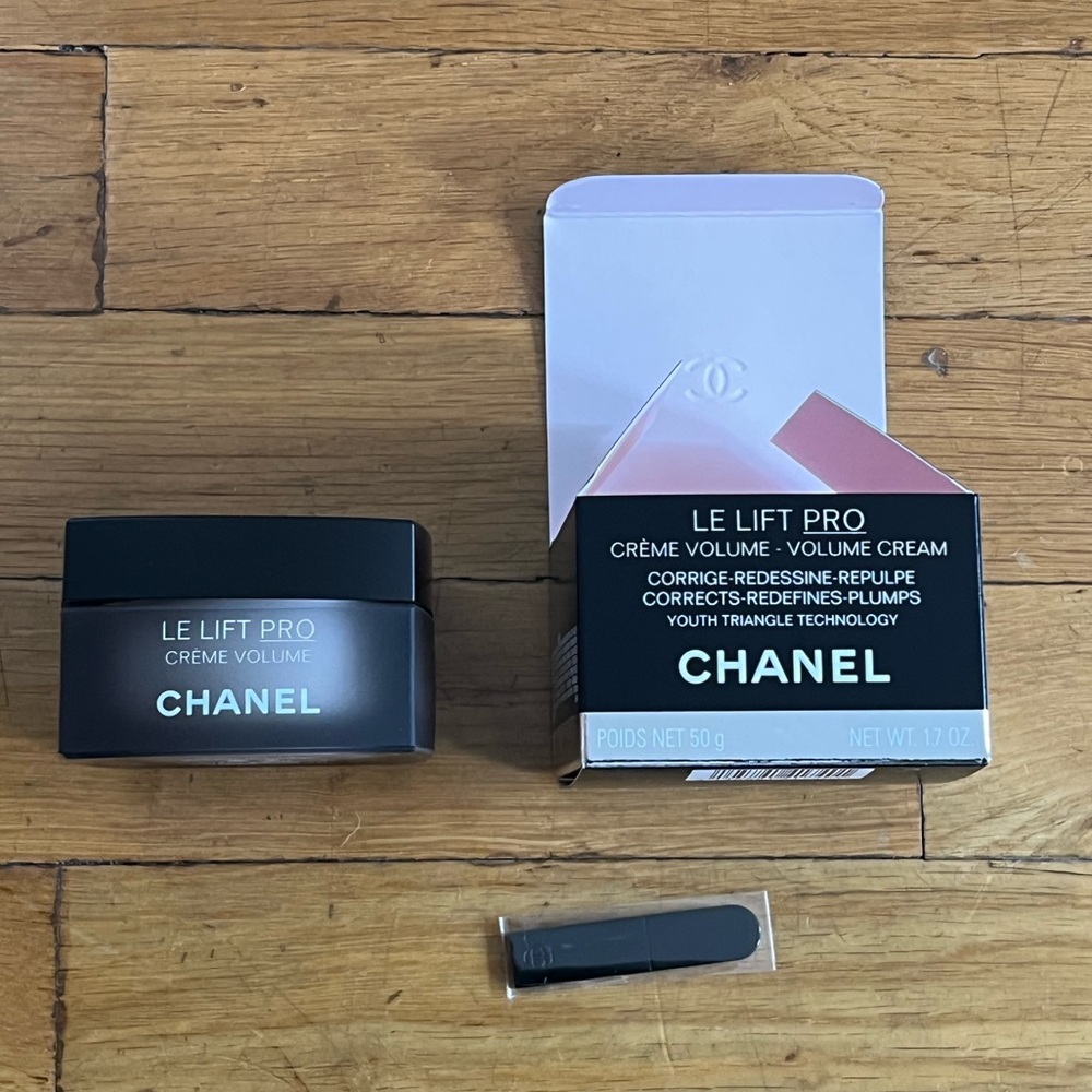 CHANEL Le Lift Pro NWOT